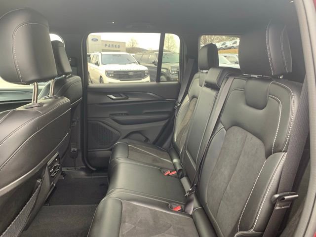 Used 2023 Jeep Grand Cherokee Altitude image 23