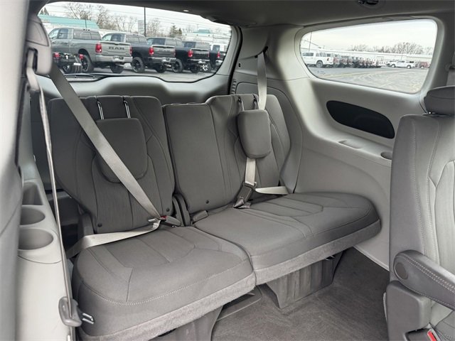 Certified 2021 Chrysler Pacifica Touring image 12