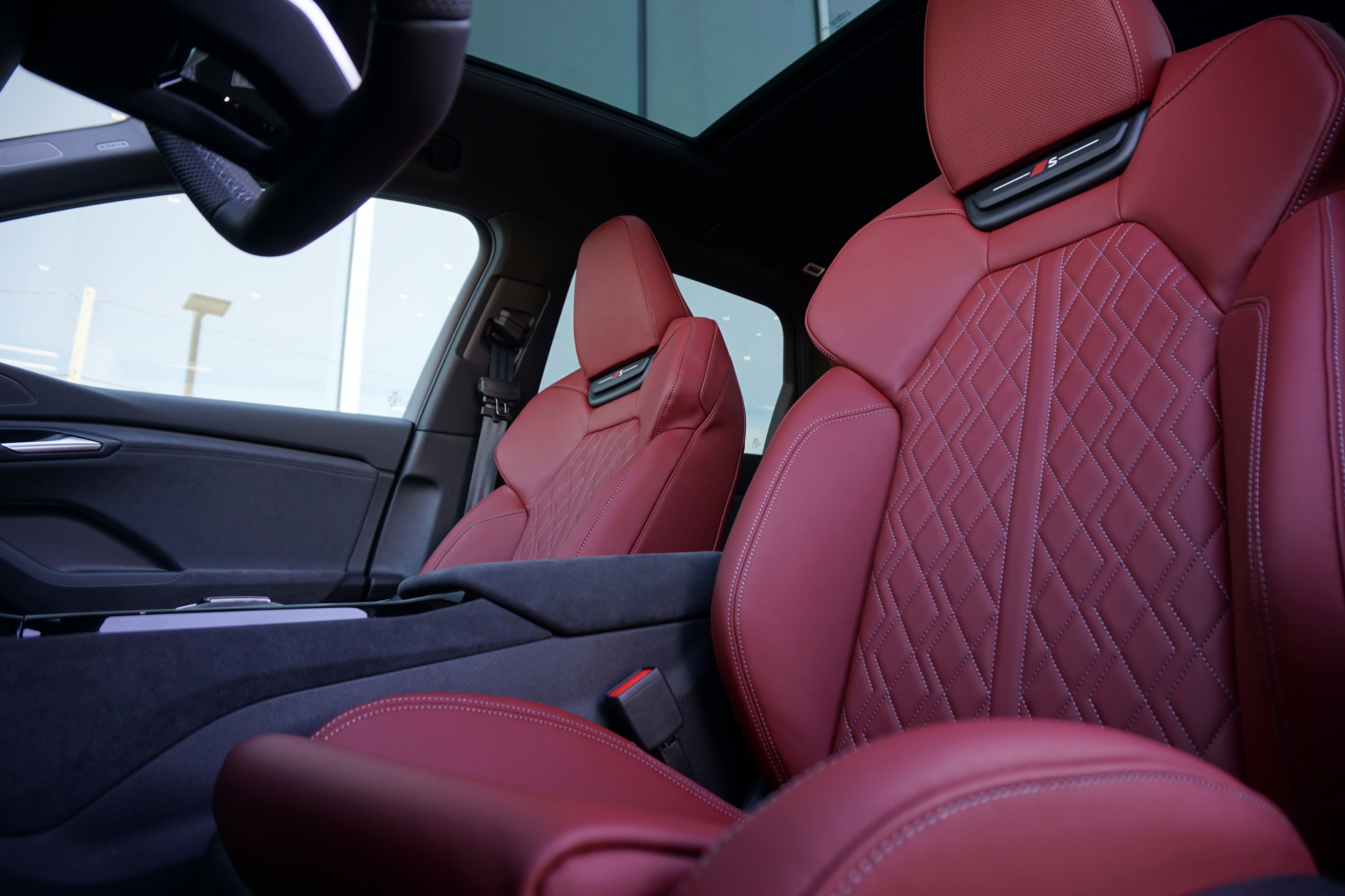 New 2025 Audi SQ6 e-tron Premium Plus image 9