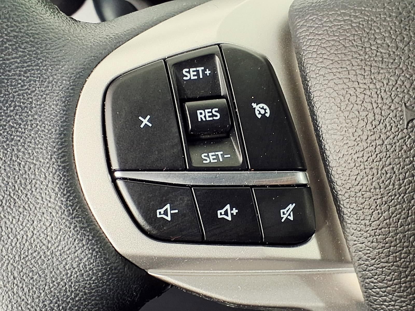 Used 2024 Ford Explorer XLT image 15