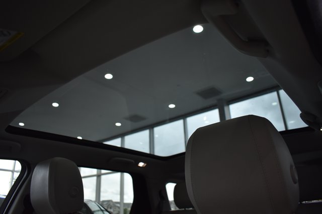 Used 2019 Land Rover Discovery Sport HSE AWD/4WD image 12