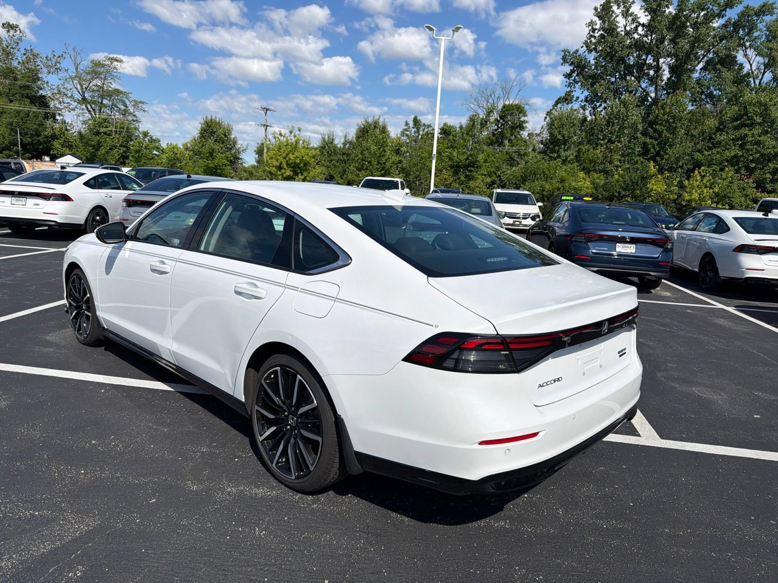 Used 2023 Honda Accord Touring image 4