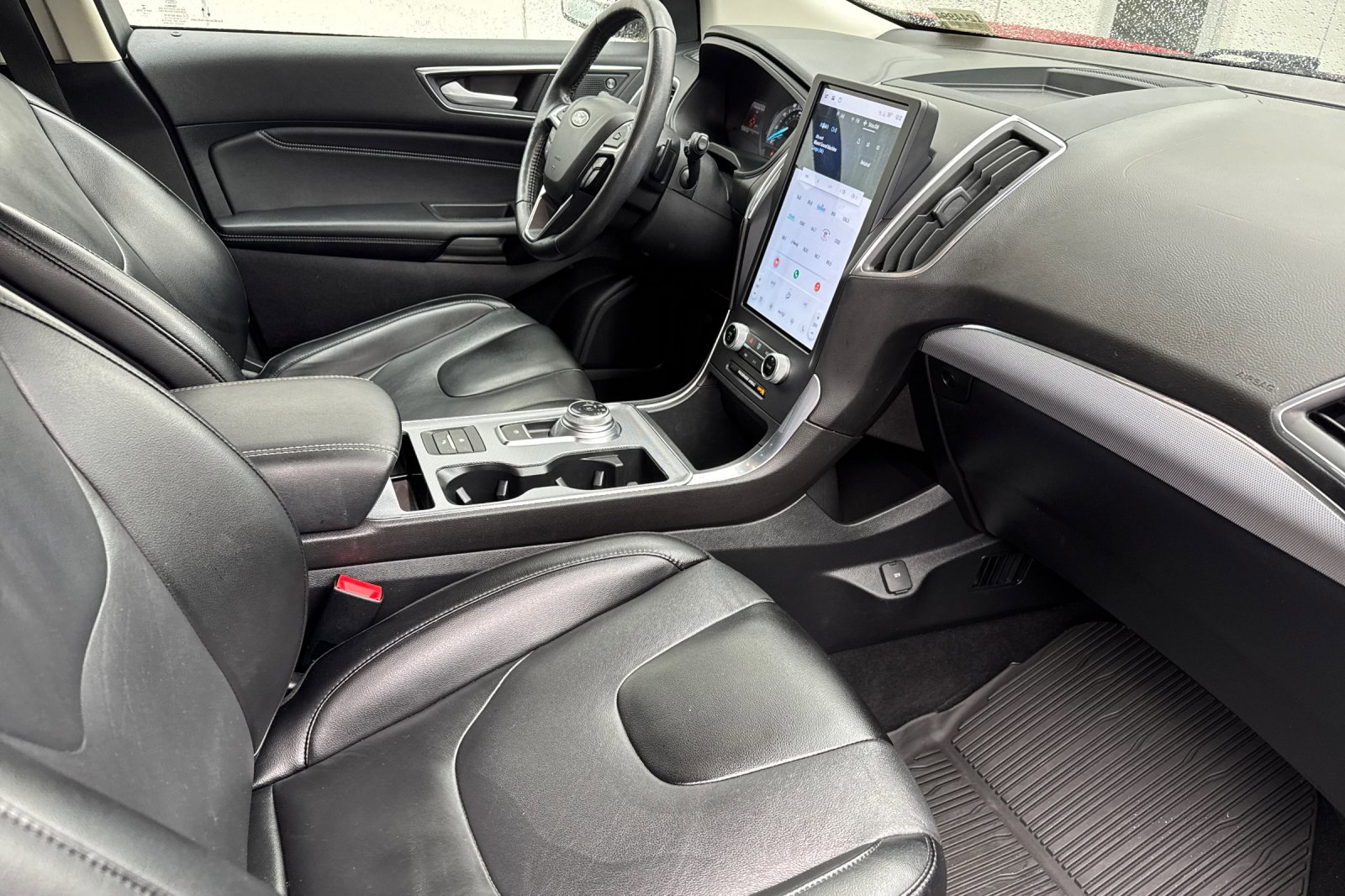 Certified 2022 Ford Edge Titanium w/ Class II Trailer Tow Package image 16