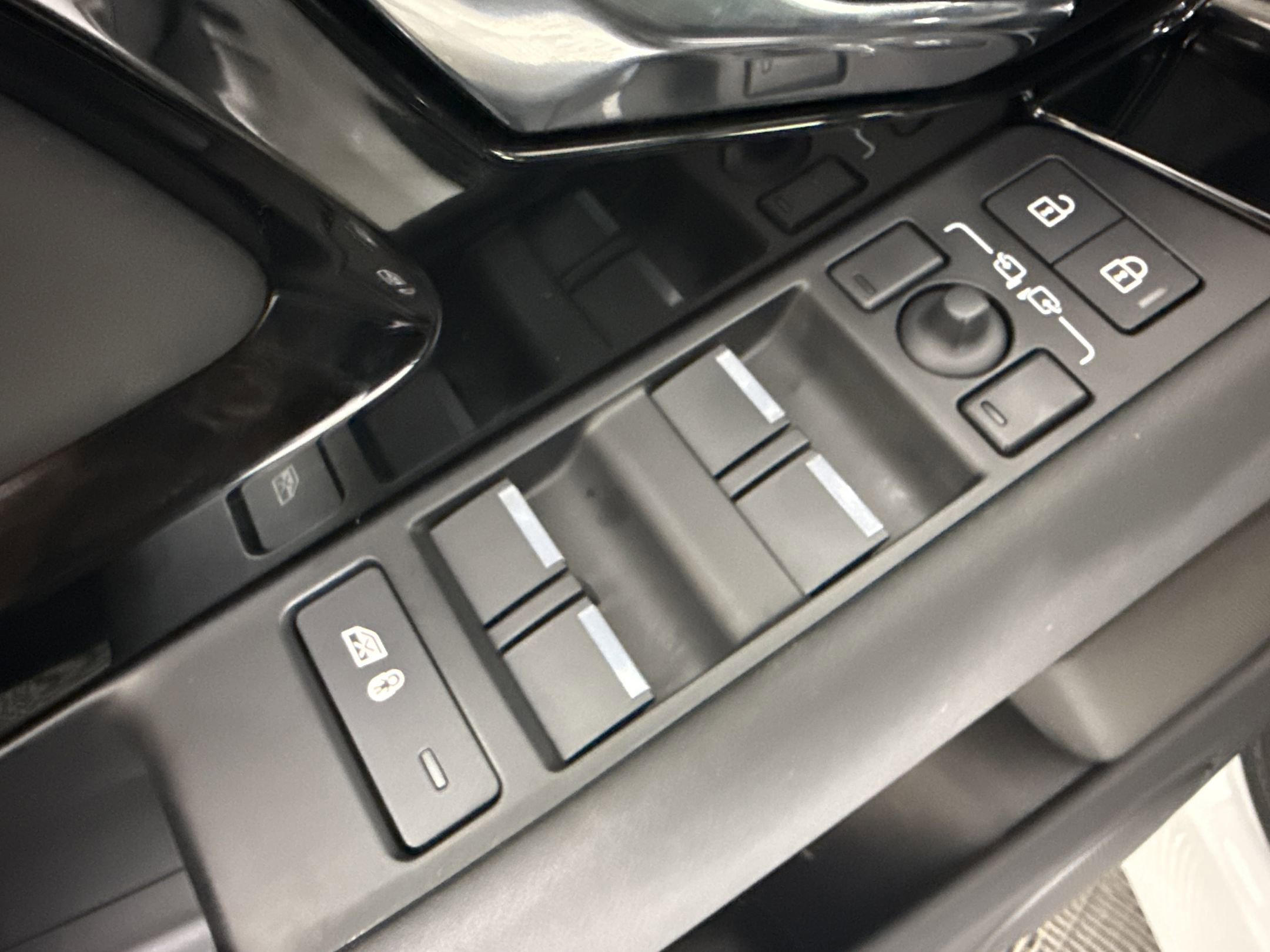 Used 2026 Land Rover Range Rover Evoque S AWD/4WD image 14