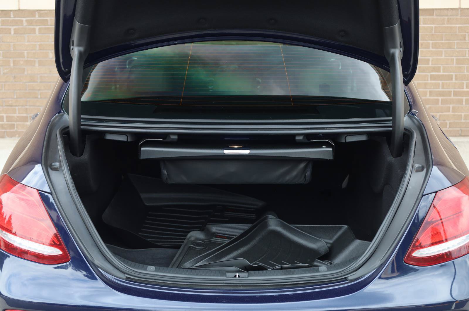 Used 2019 Mercedes-Benz E 300 4MATIC image 12