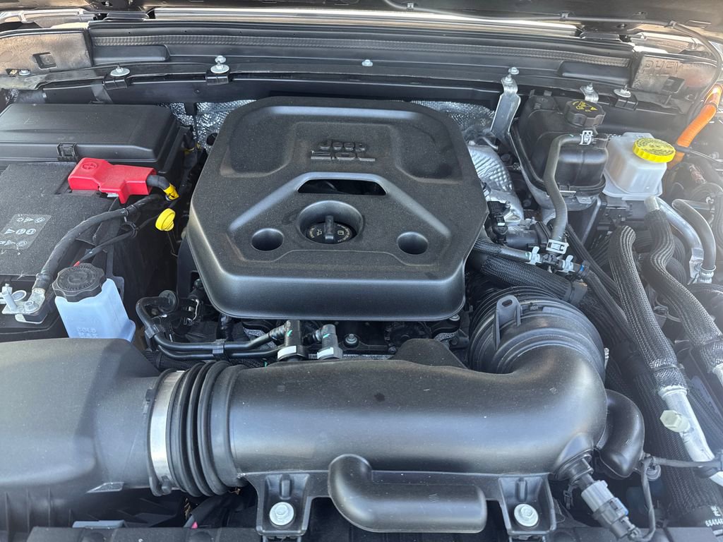 Used 2025 Jeep Wrangler Unlimited Sahara w/ Safety Group image 21