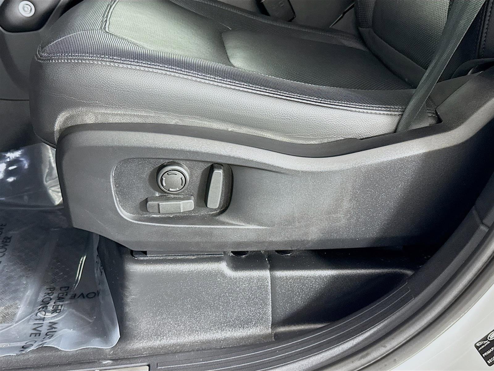 Used 2024 Land Rover Defender 110 X-Dynamic SE image 23