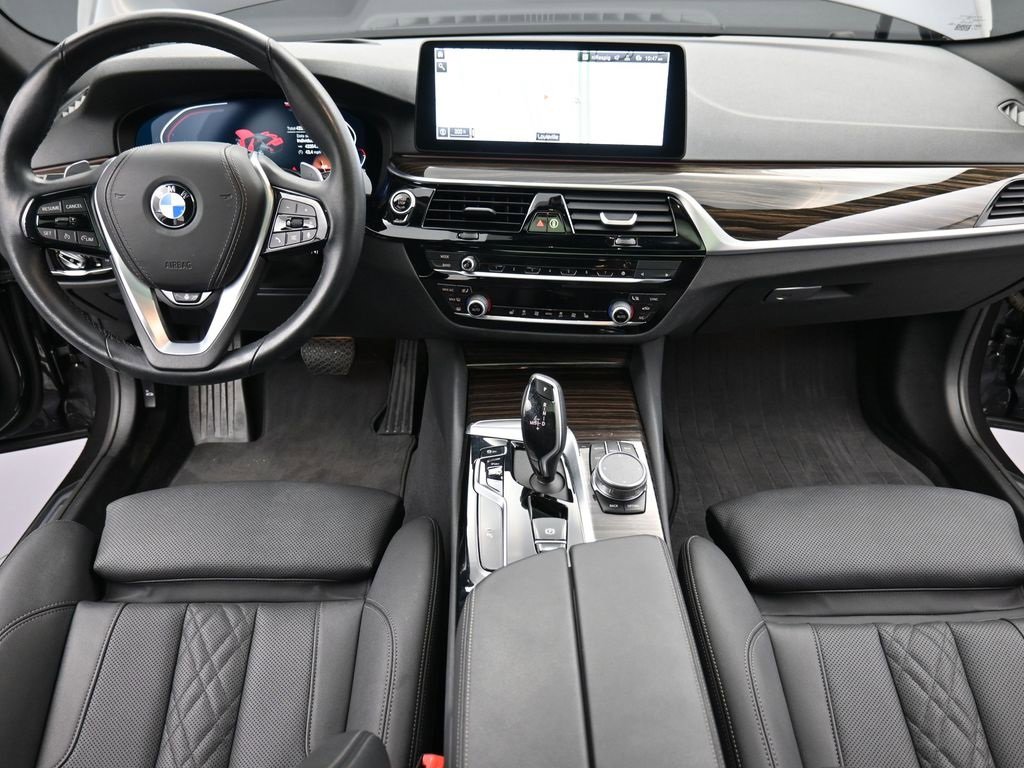 Used 2023 BMW 530i xDrive w/ Premium Package image 13