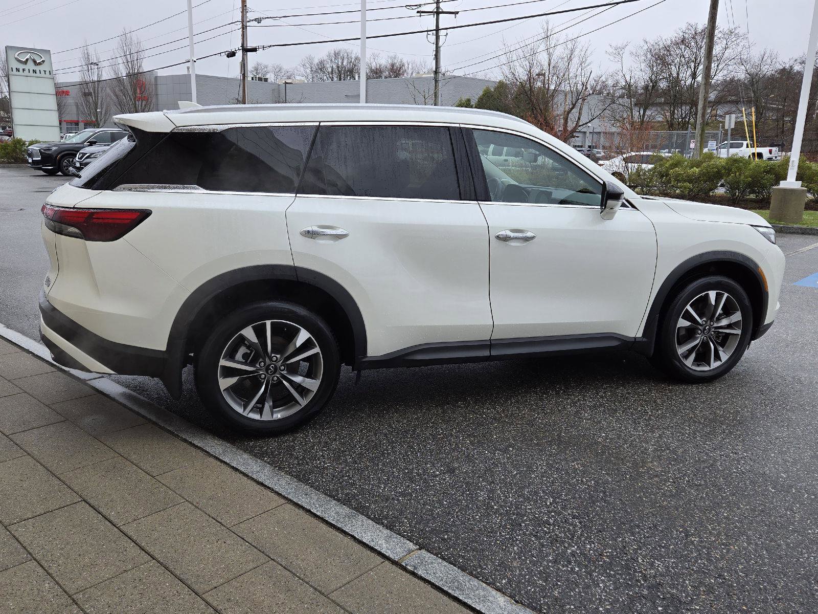 Certified 2025 INFINITI QX60 Luxe w/ Vision Package image 14