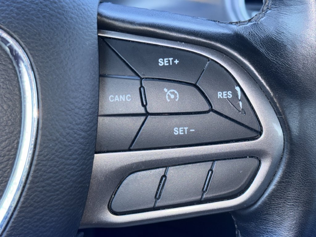 Used 2021 Dodge Charger SXT w/ Leather Interior Group RWD image 11
