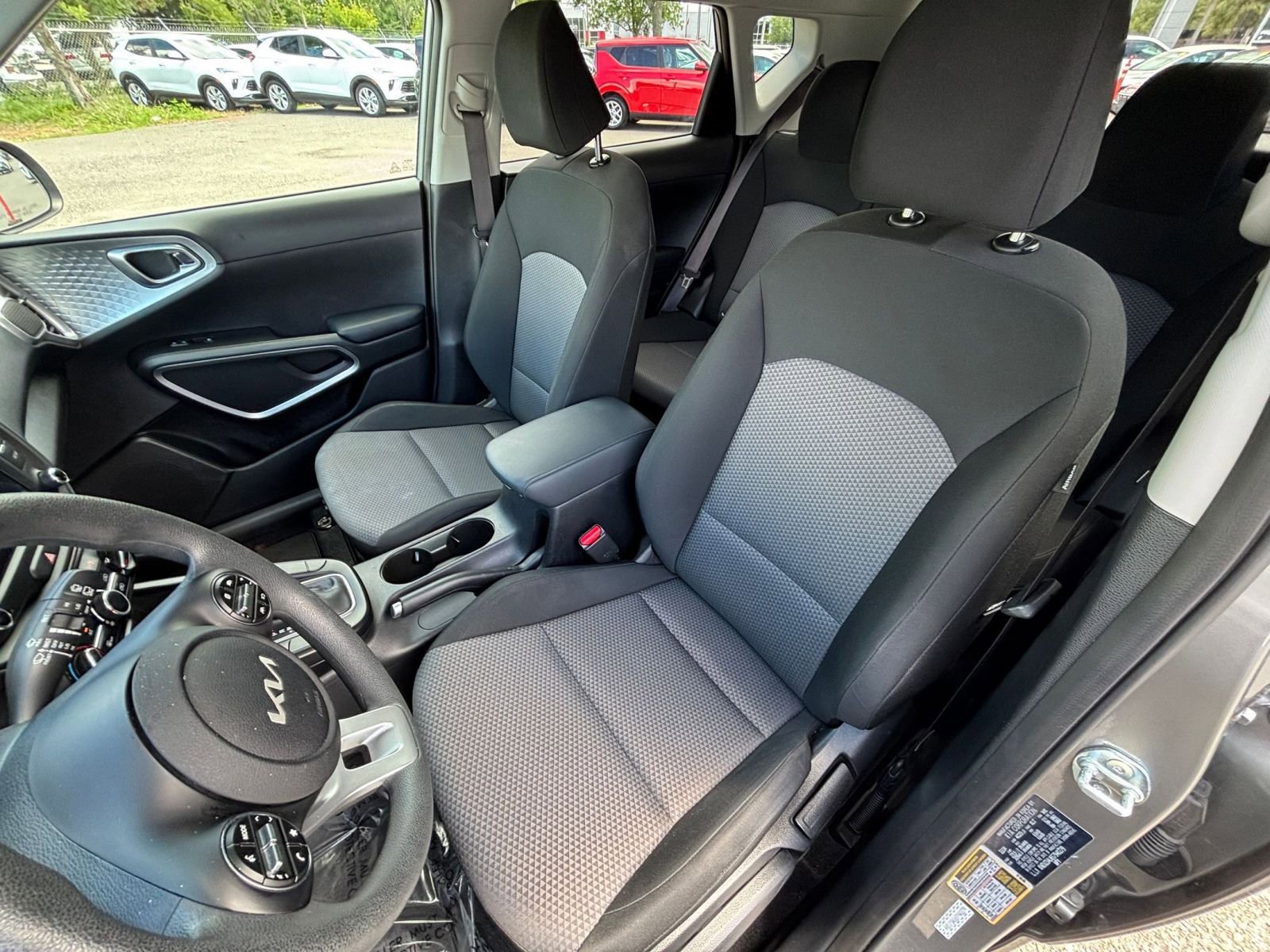 Used 2025 Kia Soul LX w/ LX Technology Package FWD image 34