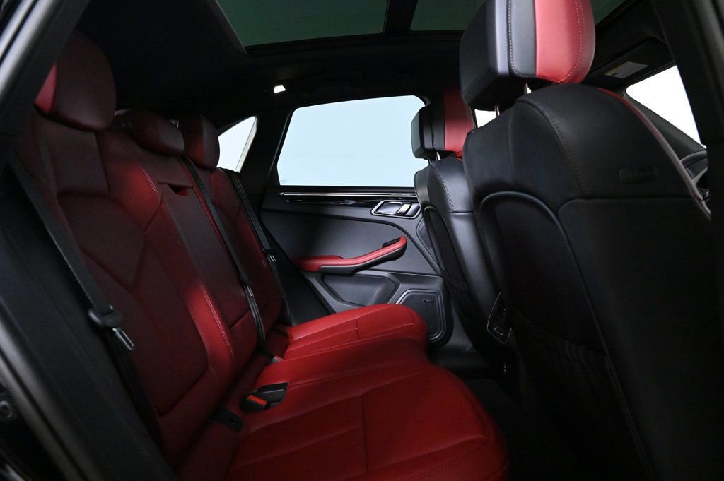 Certified 2025 Porsche Macan Turbo image 19