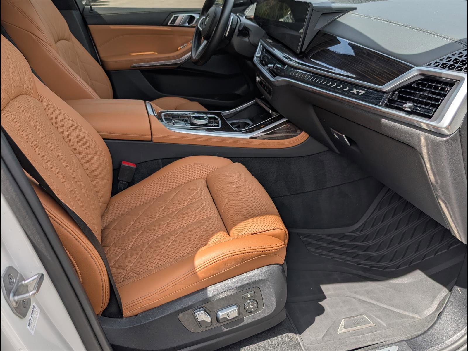 Used 2024 BMW X7 xDrive40i w/ Executive Package image 18