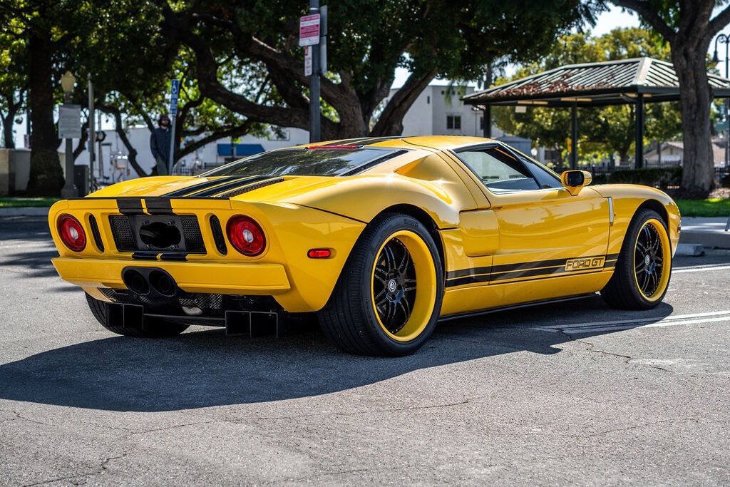 Used 2006 Ford GT RWD image 12