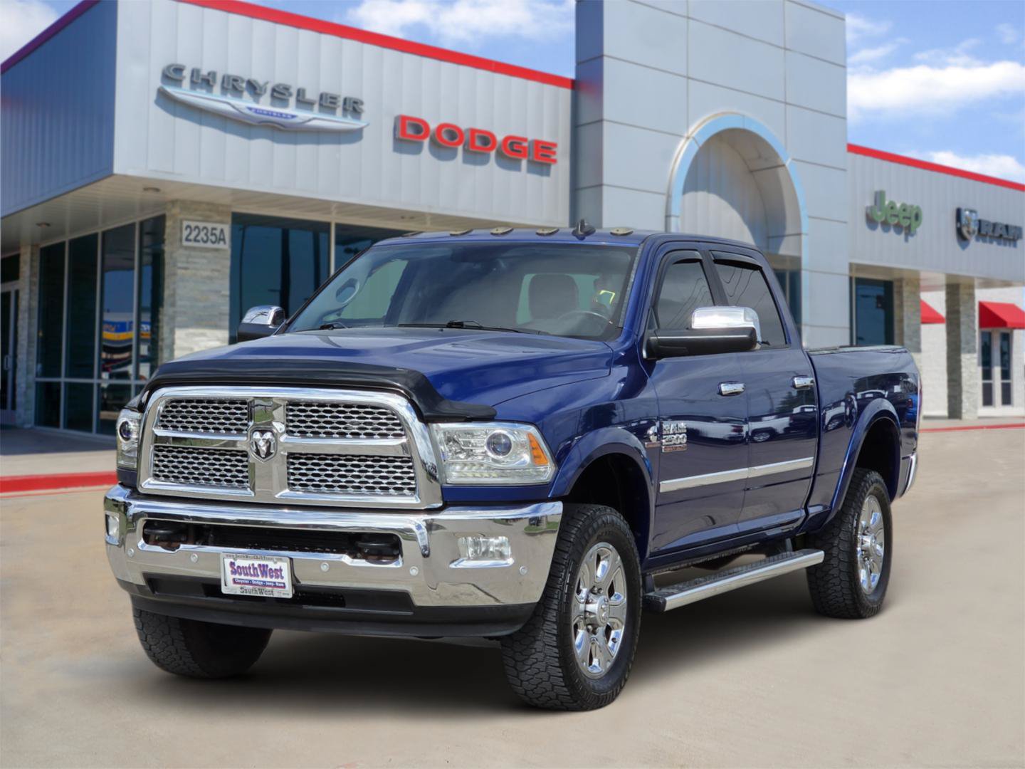 Used 2017 RAM 2500 Laramie w/ Convenience Group AWD/4WD image 2