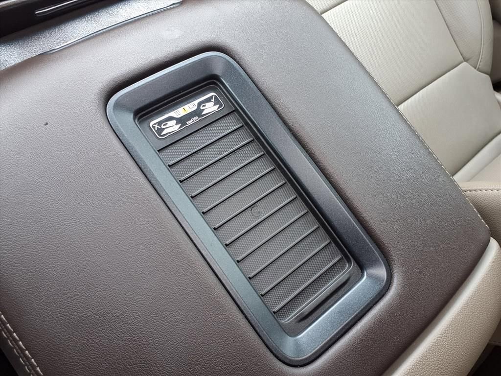 Used 2018 Chevrolet Suburban Premier image 15