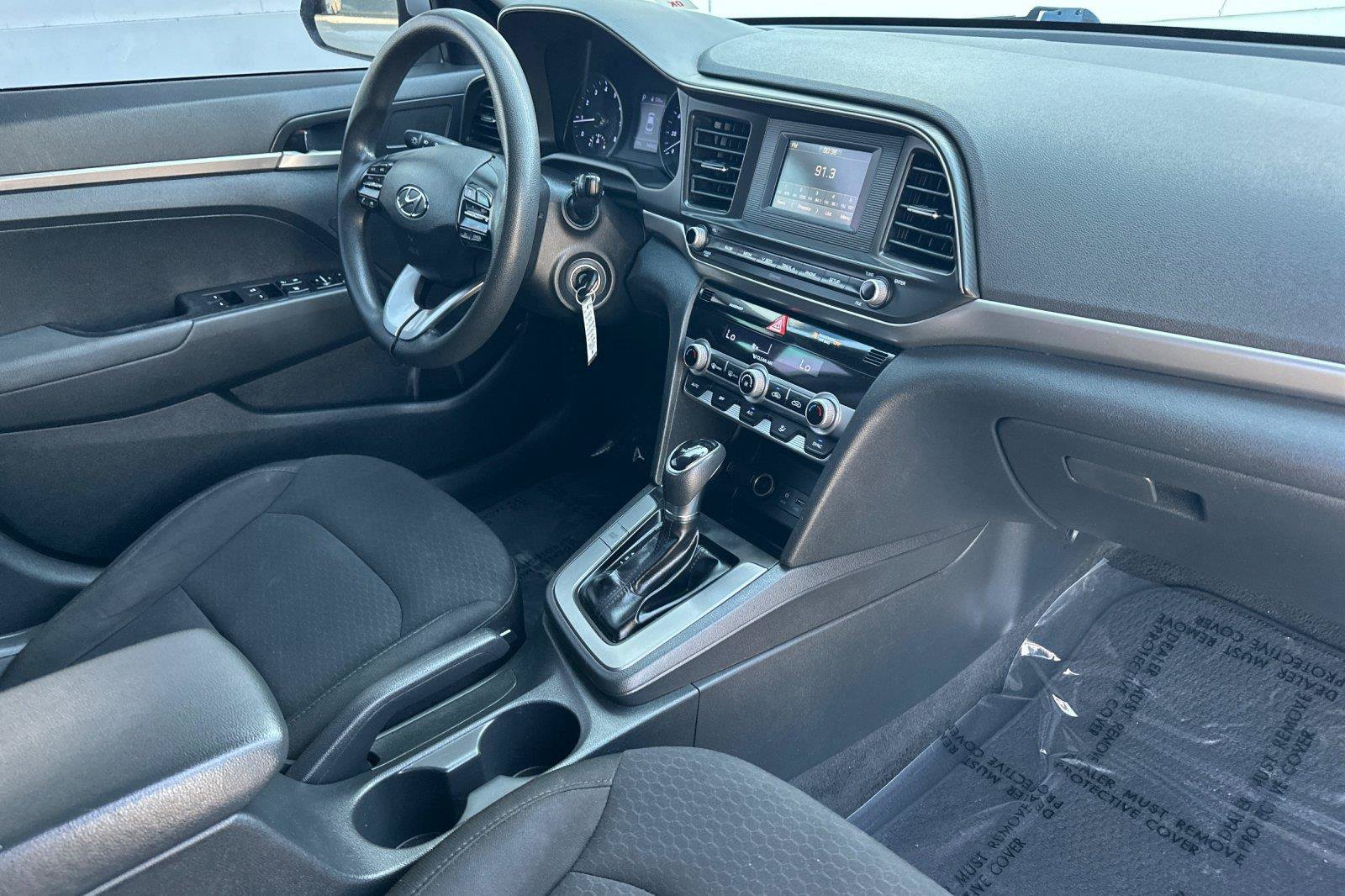 Used 2020 Hyundai Elantra SE w/ Cargo Package (C1) FWD image 14