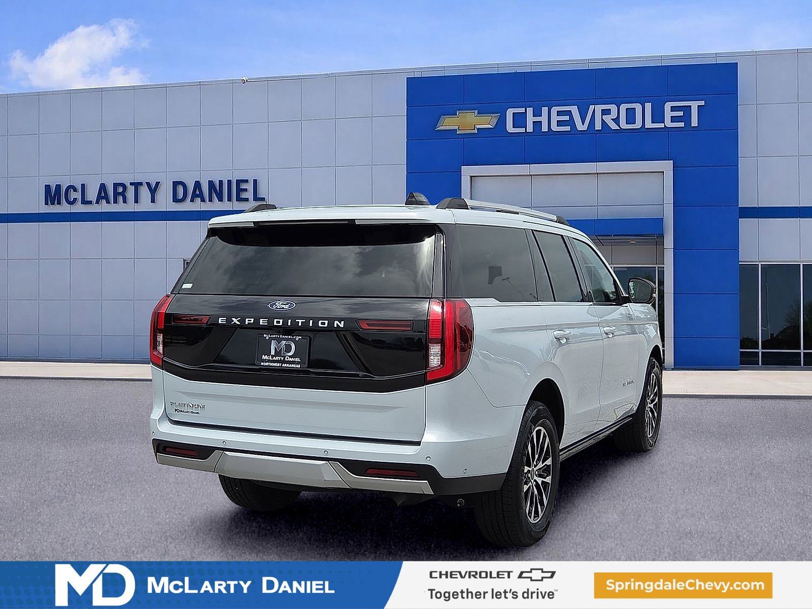 Used 2025 Ford Expedition Platinum AWD/4WD image 5