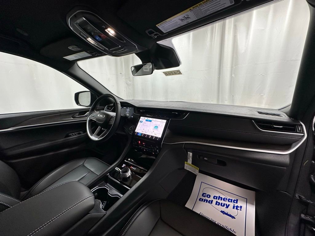 New 2025 Jeep Grand Cherokee Limited w/ Trailer Tow Package image 24