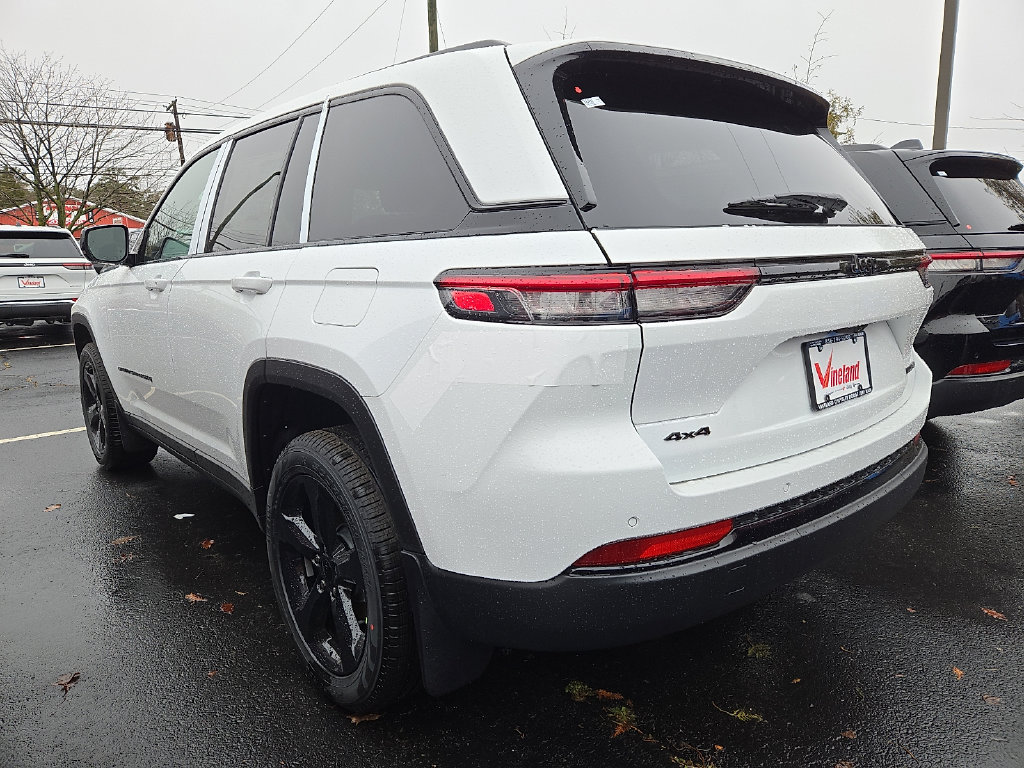 New 2025 Jeep Grand Cherokee Limited w/ Black Appearance Package AWD/4WD image 3