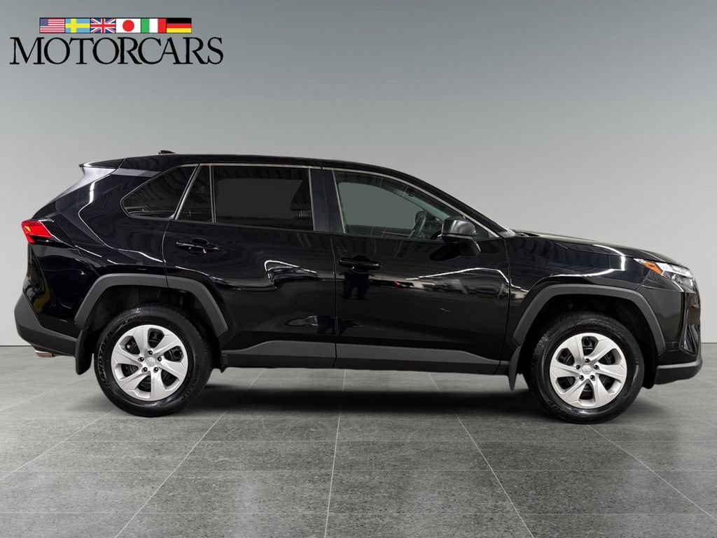 Used 2024 Toyota RAV4 LE AWD/4WD image 2