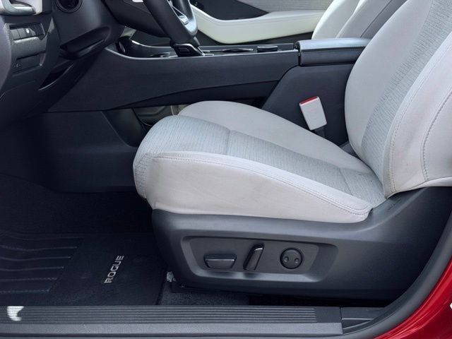 Used 2022 Nissan Rogue SV AWD/4WD image 17
