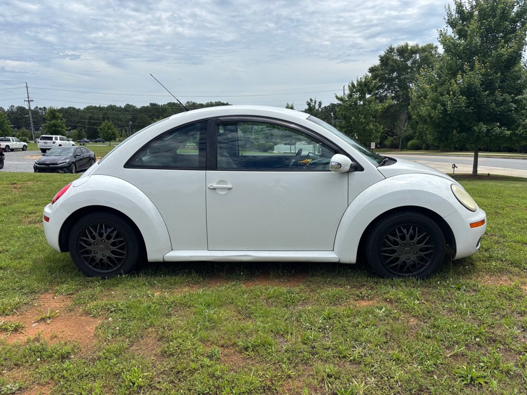 Used 2010 Volkswagen Beetle Coupe FWD image 5