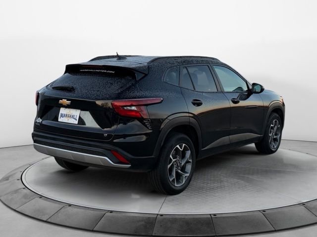 Used 2025 Chevrolet Trax LT w/ LT Convenience Package image 3