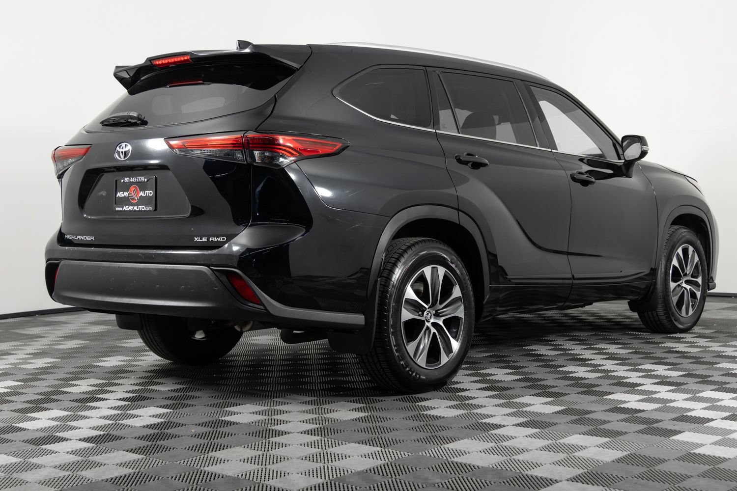 Used 2022 Toyota Highlander XLE AWD/4WD image 8