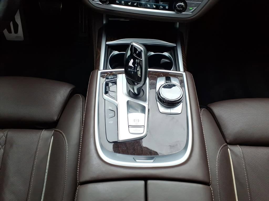 Used 2021 BMW 750i xDrive w/ Executive Package AWD/4WD image 26