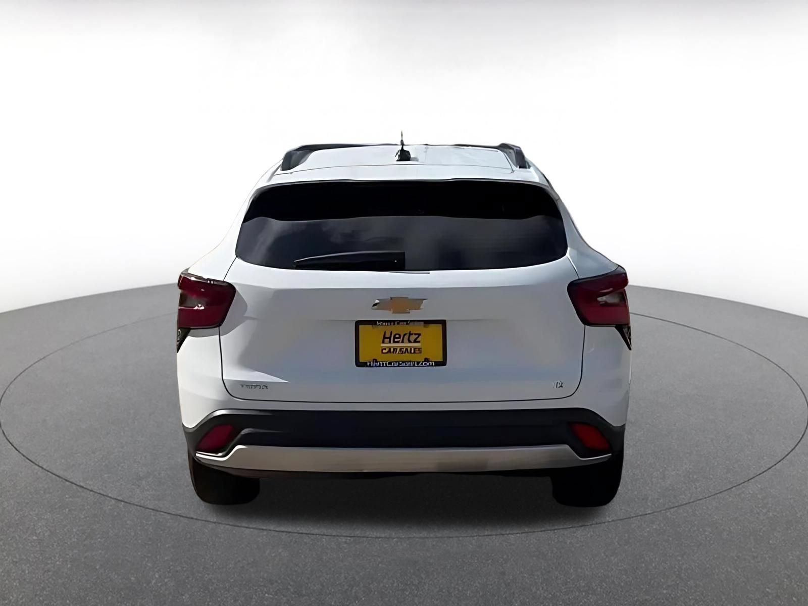 Used 2025 Chevrolet Trax LT FWD image 12