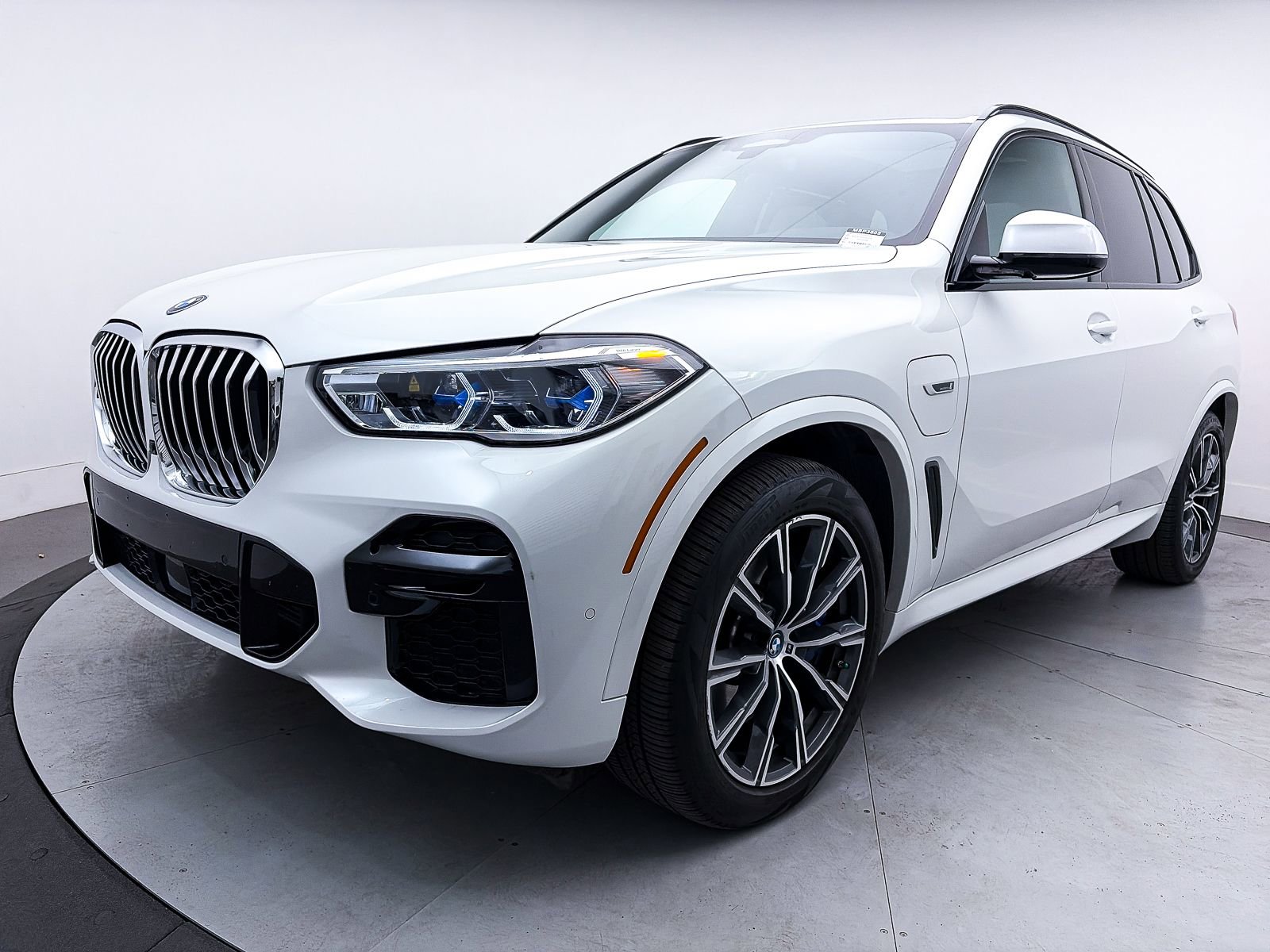 Used 2023 BMW X5 xDrive45e w/ Executive Package image 15