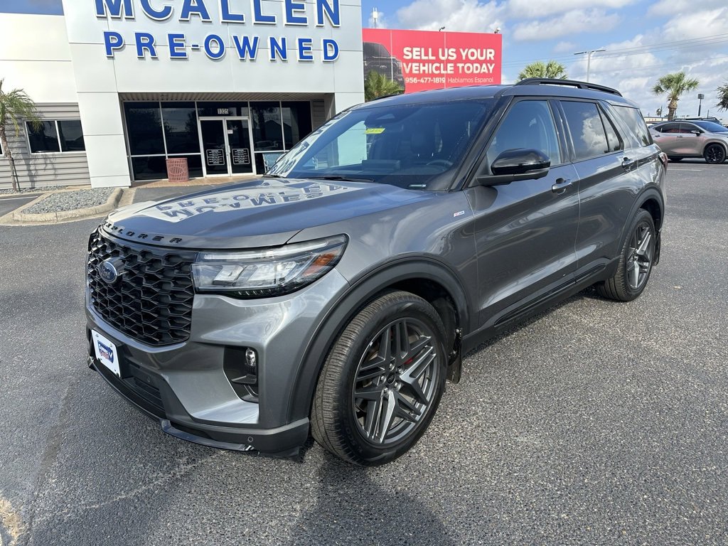 Used 2025 Ford Explorer ST-Line w/ Premium Package image 2