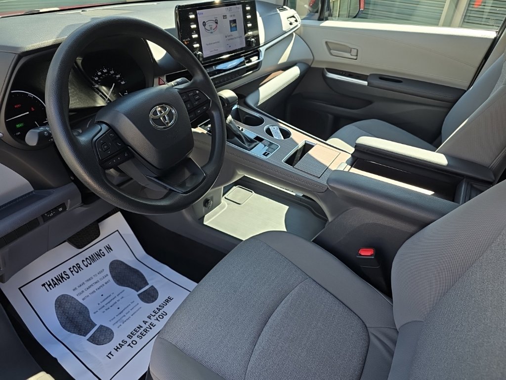 Certified 2024 Toyota Sienna LE AWD/4WD image 11