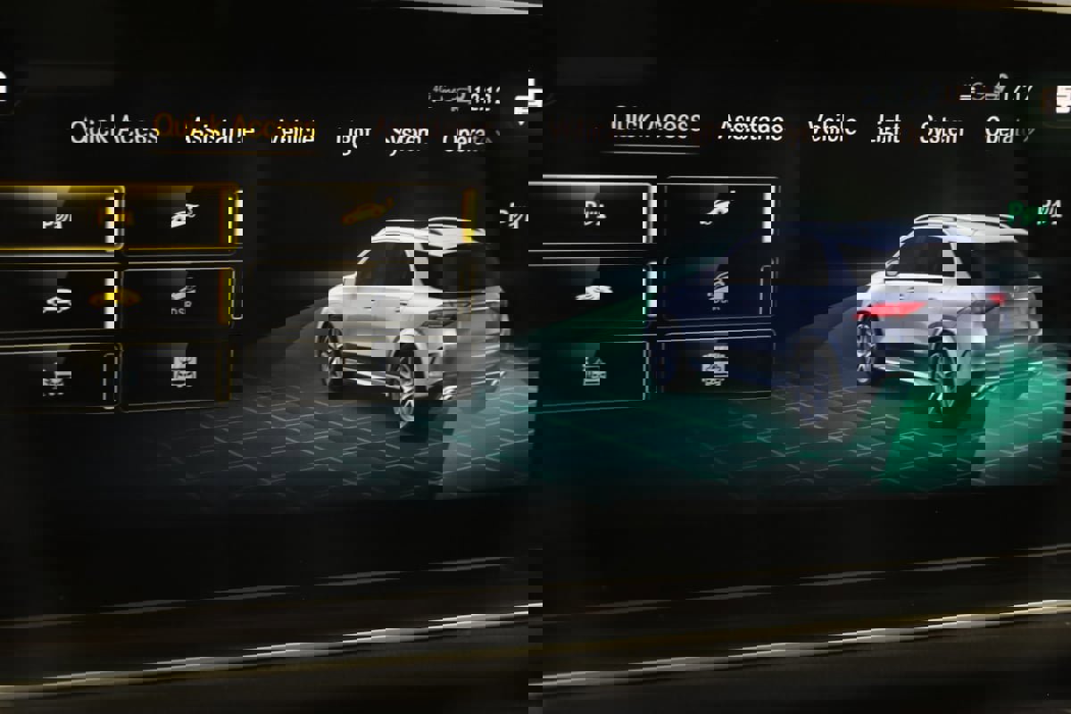 Used 2022 Mercedes-Benz GLE 53 AMG 4MATIC w/ 3rd Row Seat Package image 45