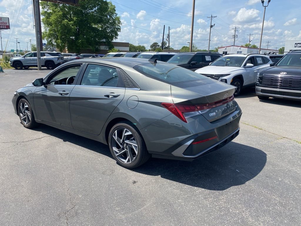 Used 2025 Hyundai Elantra Limited FWD image 5