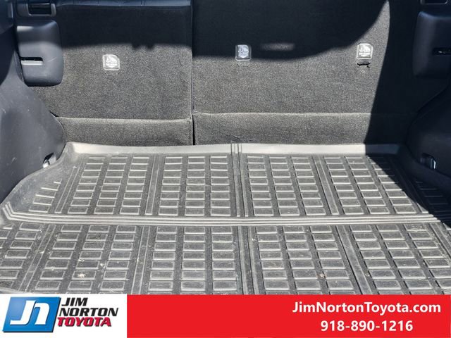 Used 2022 Toyota RAV4 XLE image 32