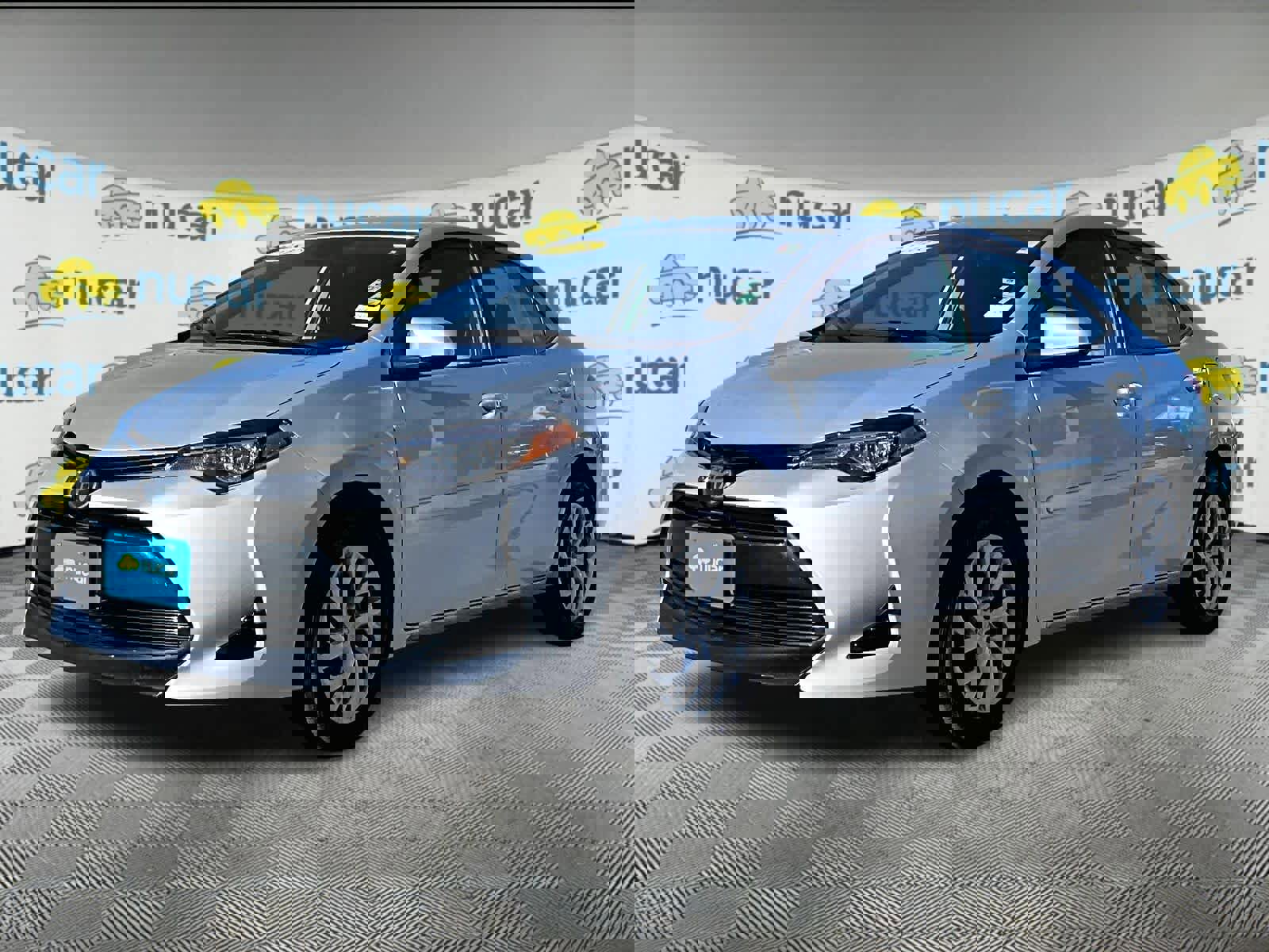 Used 2018 Toyota Corolla LE image 3