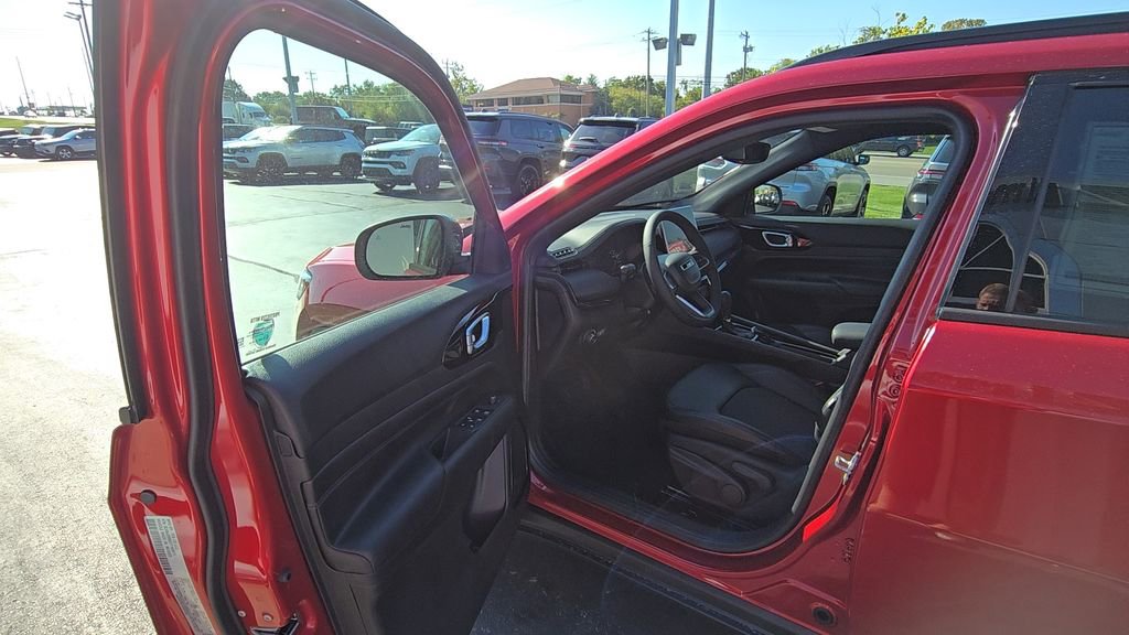 New 2026 Jeep Compass Latitude image 14