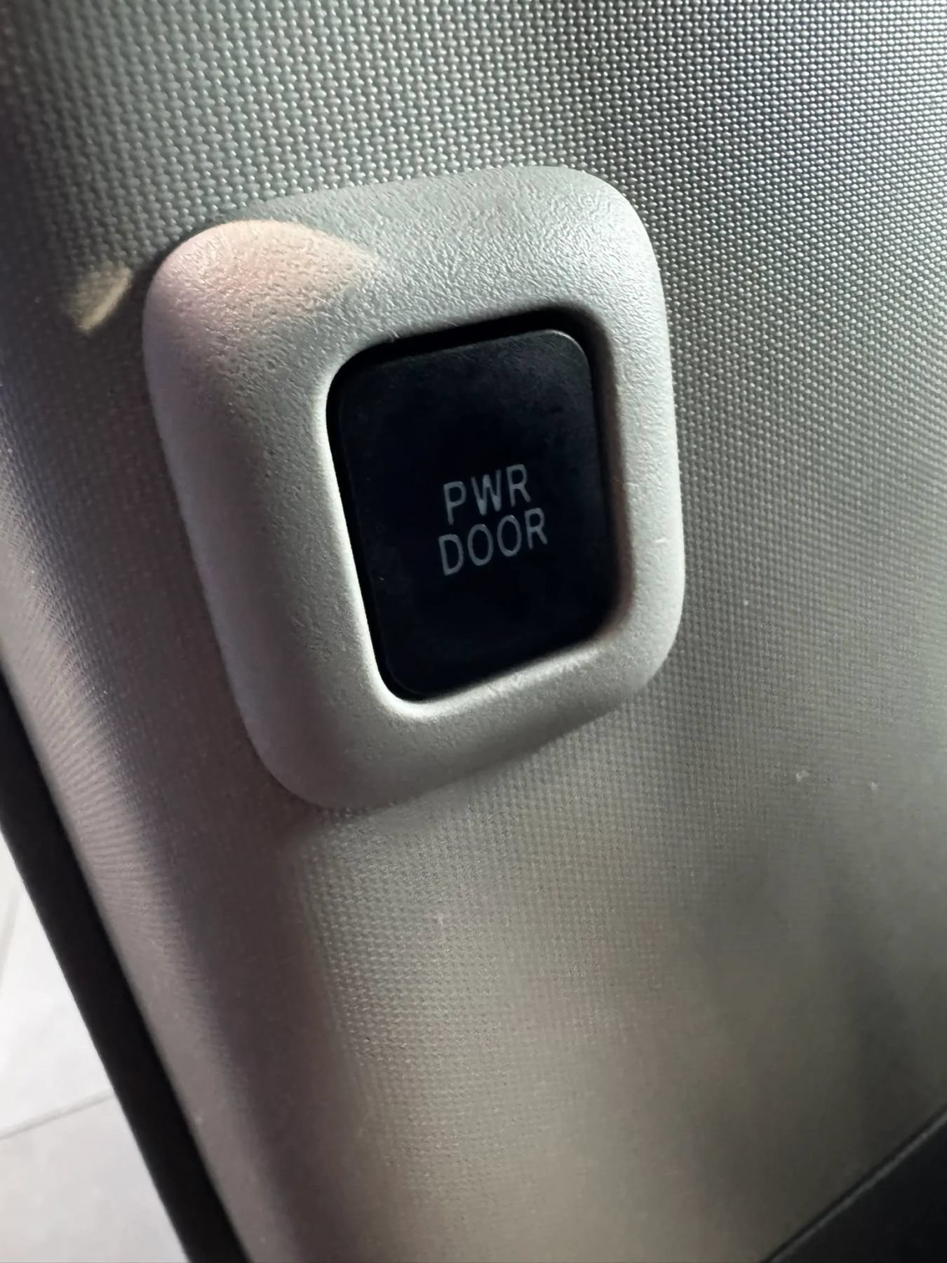 Used 2013 Toyota Sienna SE FWD image 19
