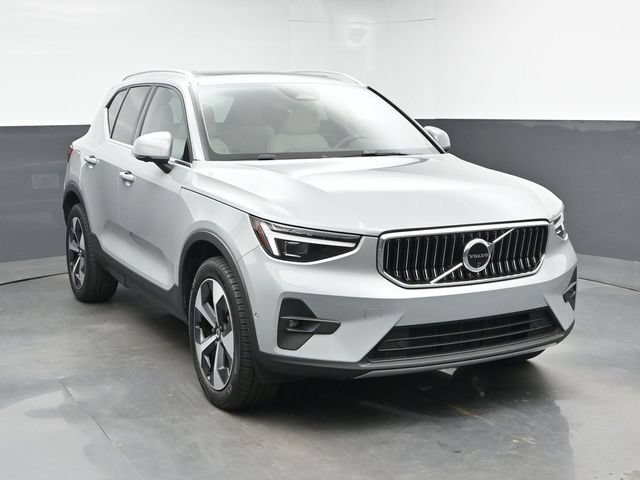 Used 2024 Volvo XC40 B5 Plus w/ Protection Package Premier AWD/4WD image 2