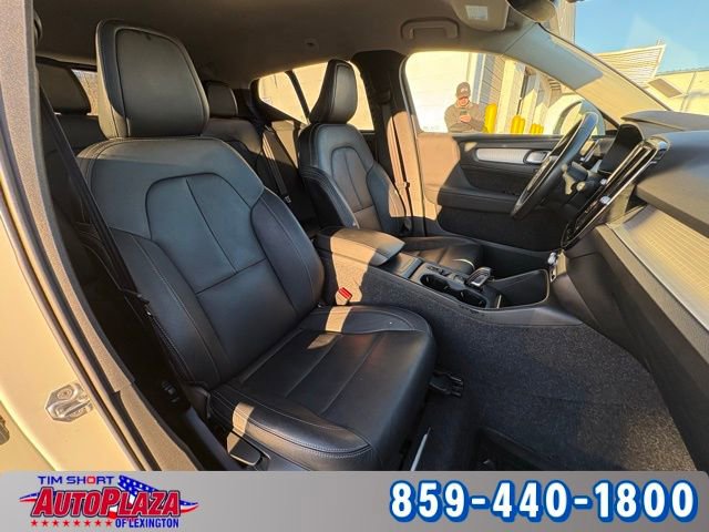 Used 2021 Volvo XC40 T4 Momentum w/ Protection Package Premier FWD image 25
