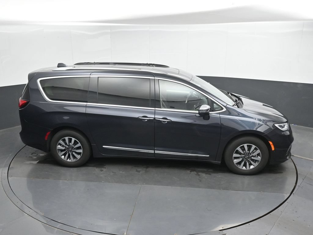 Used 2021 Chrysler Pacifica Limited w/ Premium & Safety Sphere Group FWD image 35