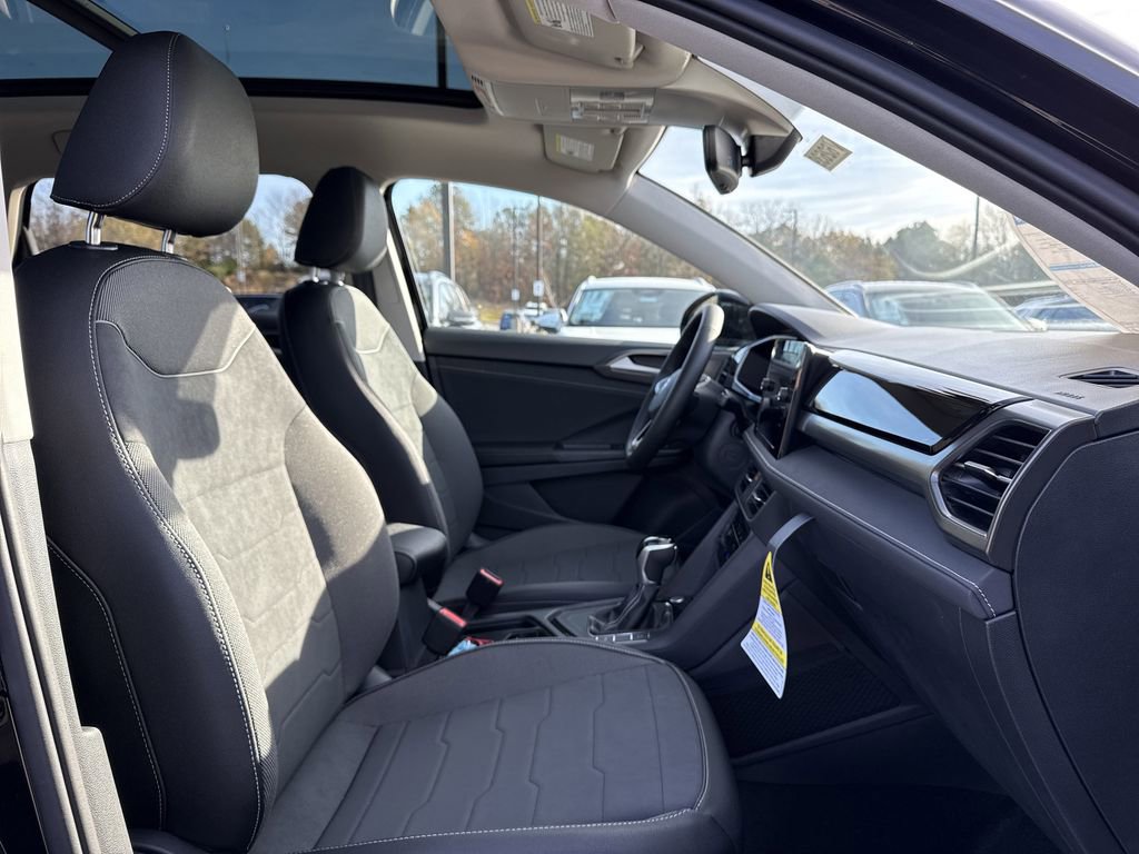 New 2026 Volkswagen Taos SE image 19