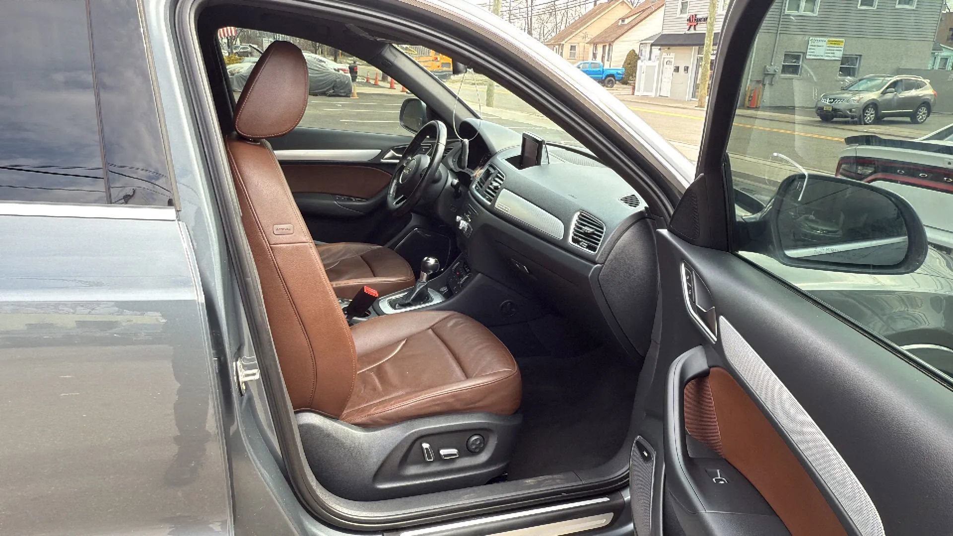 Used 2017 Audi Q3 2.0T Prestige w/ Prestige Package AWD/4WD image 19