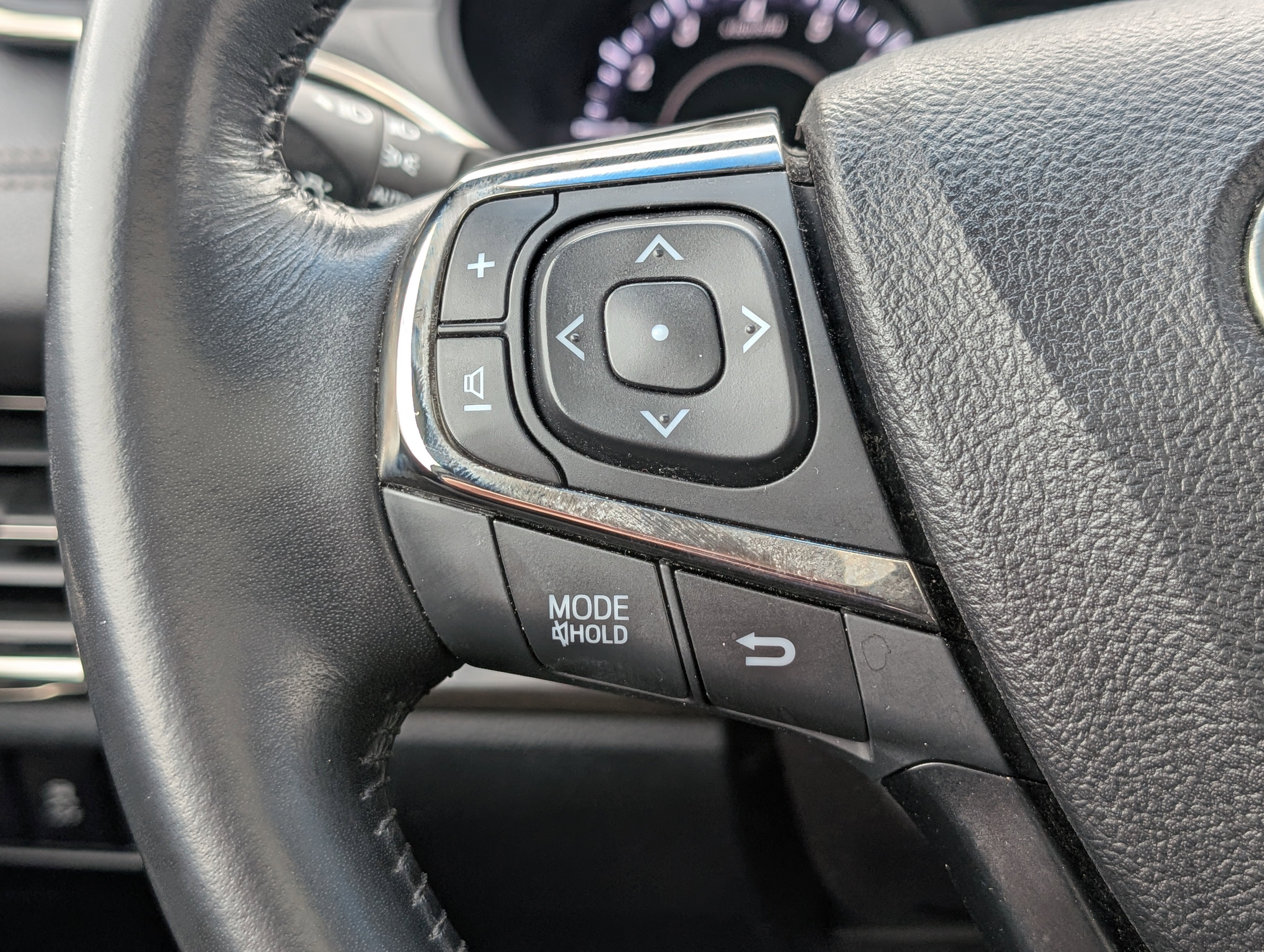 Used 2016 Toyota Avalon Limited w/ Toyota Safety Sense Package image 23