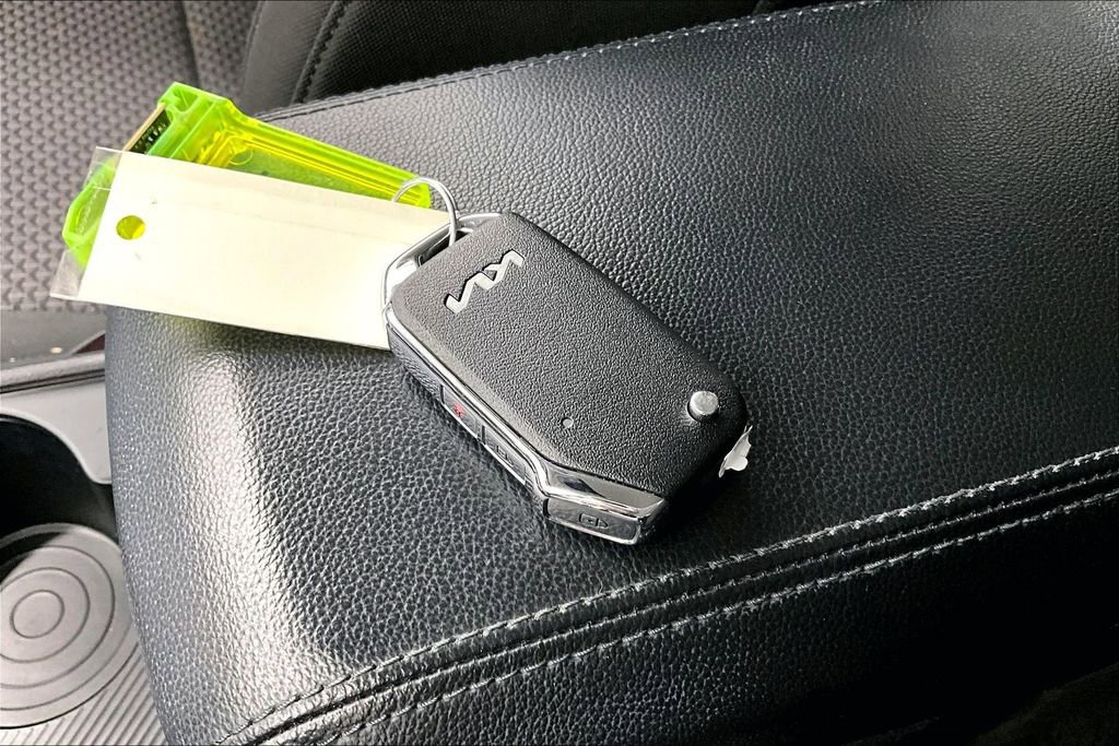 Used 2023 Kia Sportage LX image 13