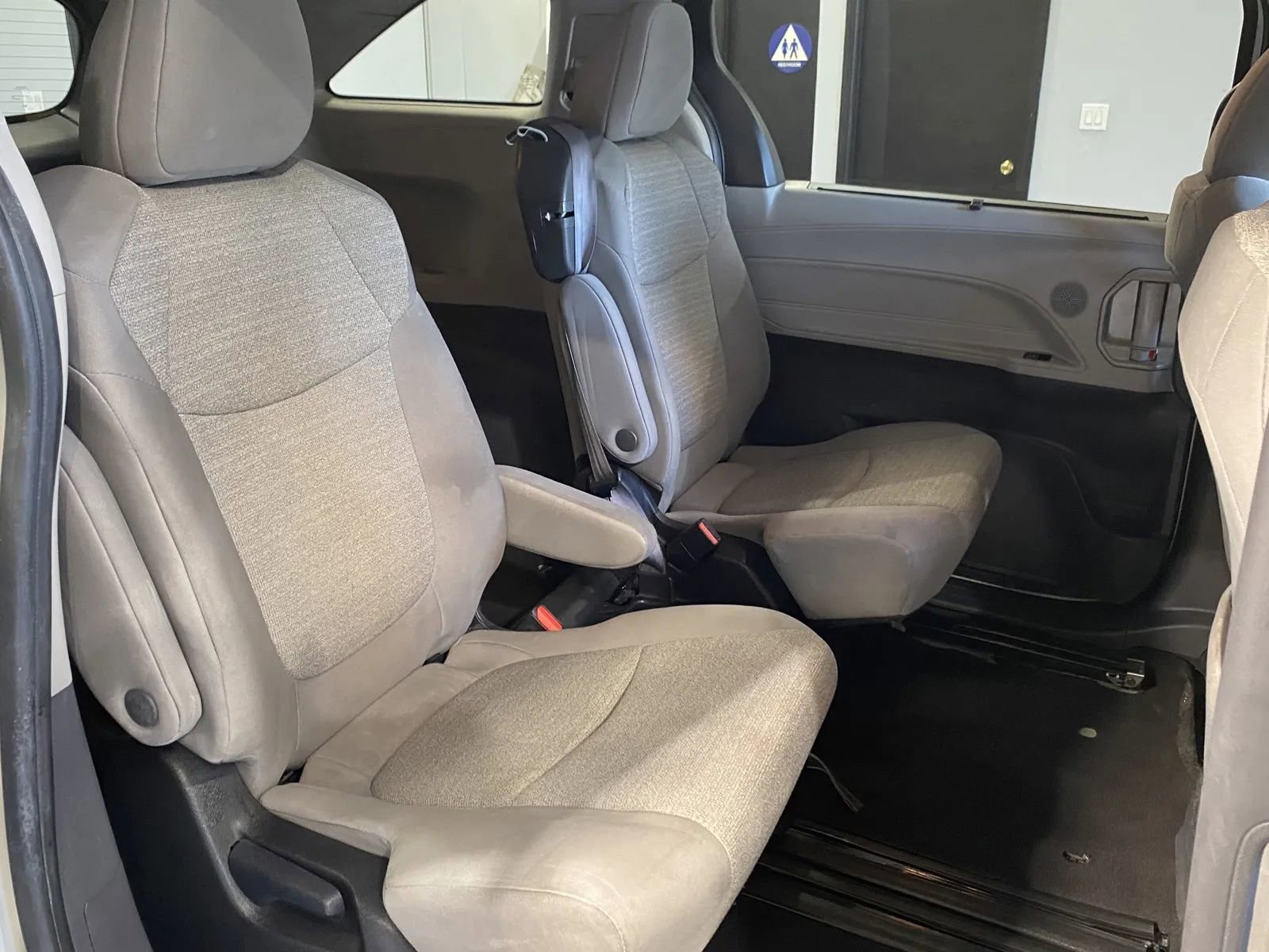 Used 2023 Toyota Sienna LE image 7