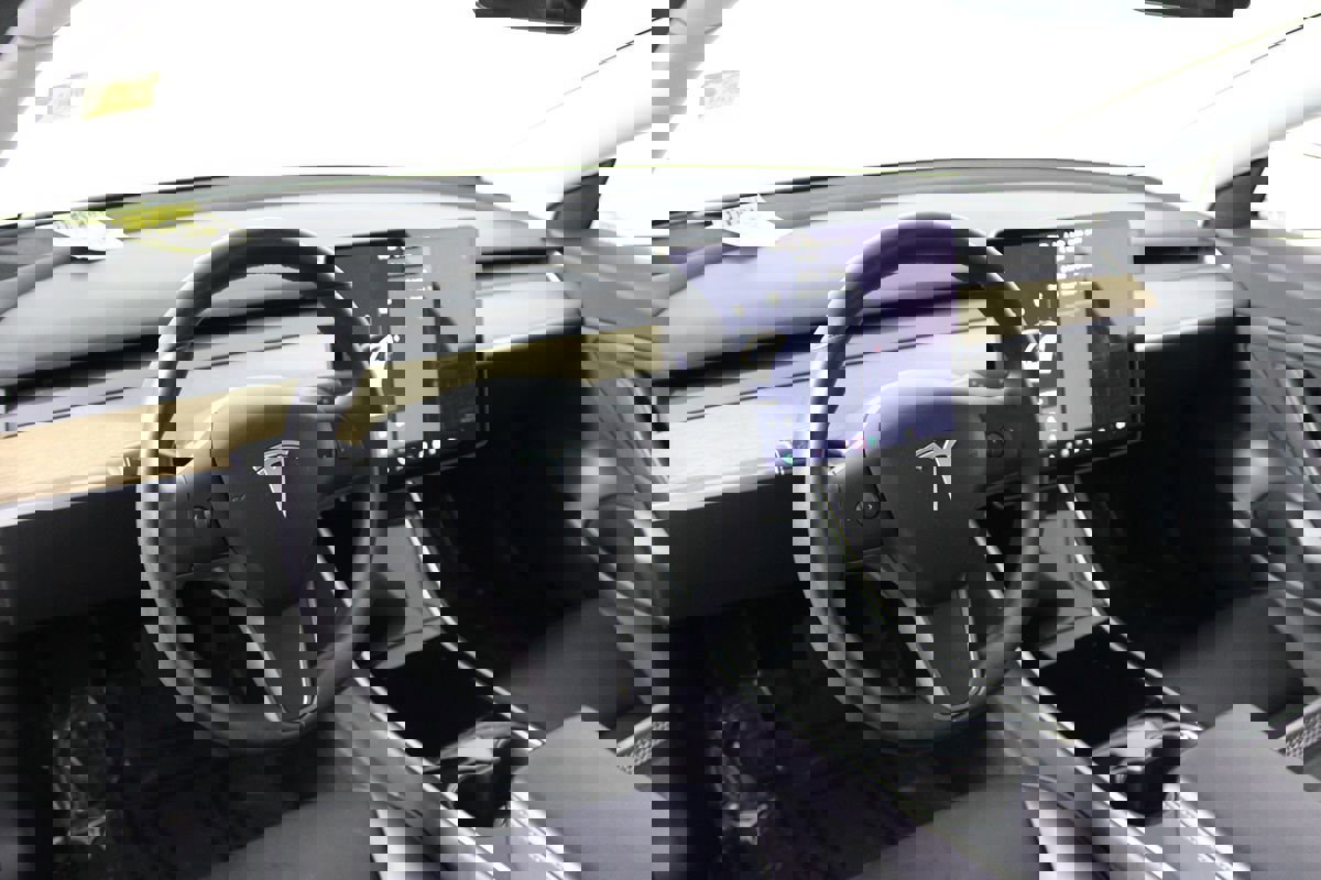 Used 2020 Tesla Model 3 Standard Range Plus image 7