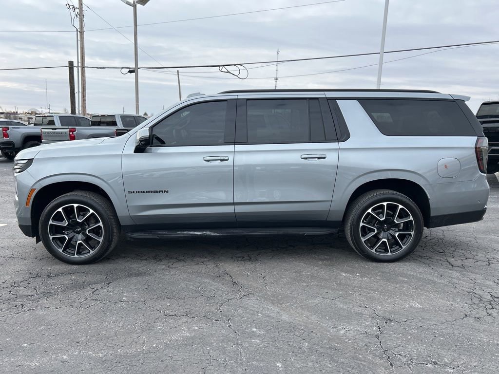 Used 2025 Chevrolet Suburban RST w/ Comfort Package image 8